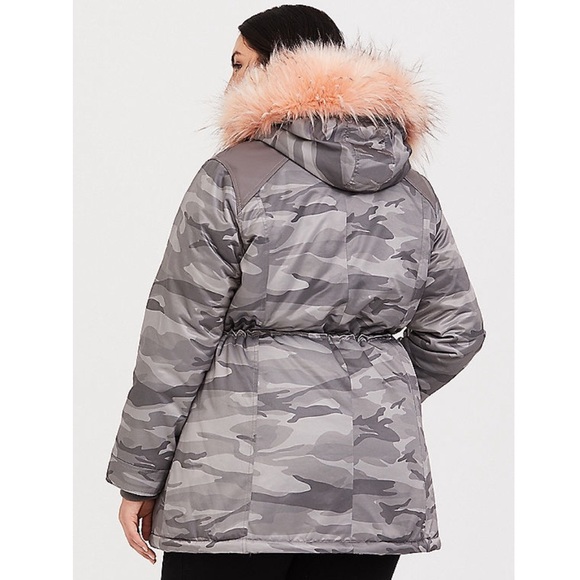 💕SOLD💕 Camo Coat with Pink Fur - Picture 4 of 7
